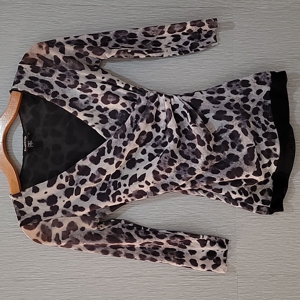 Bebe Stretchy Mesh Faux Wrap Animal Print Leopard Cheetah Gray Top